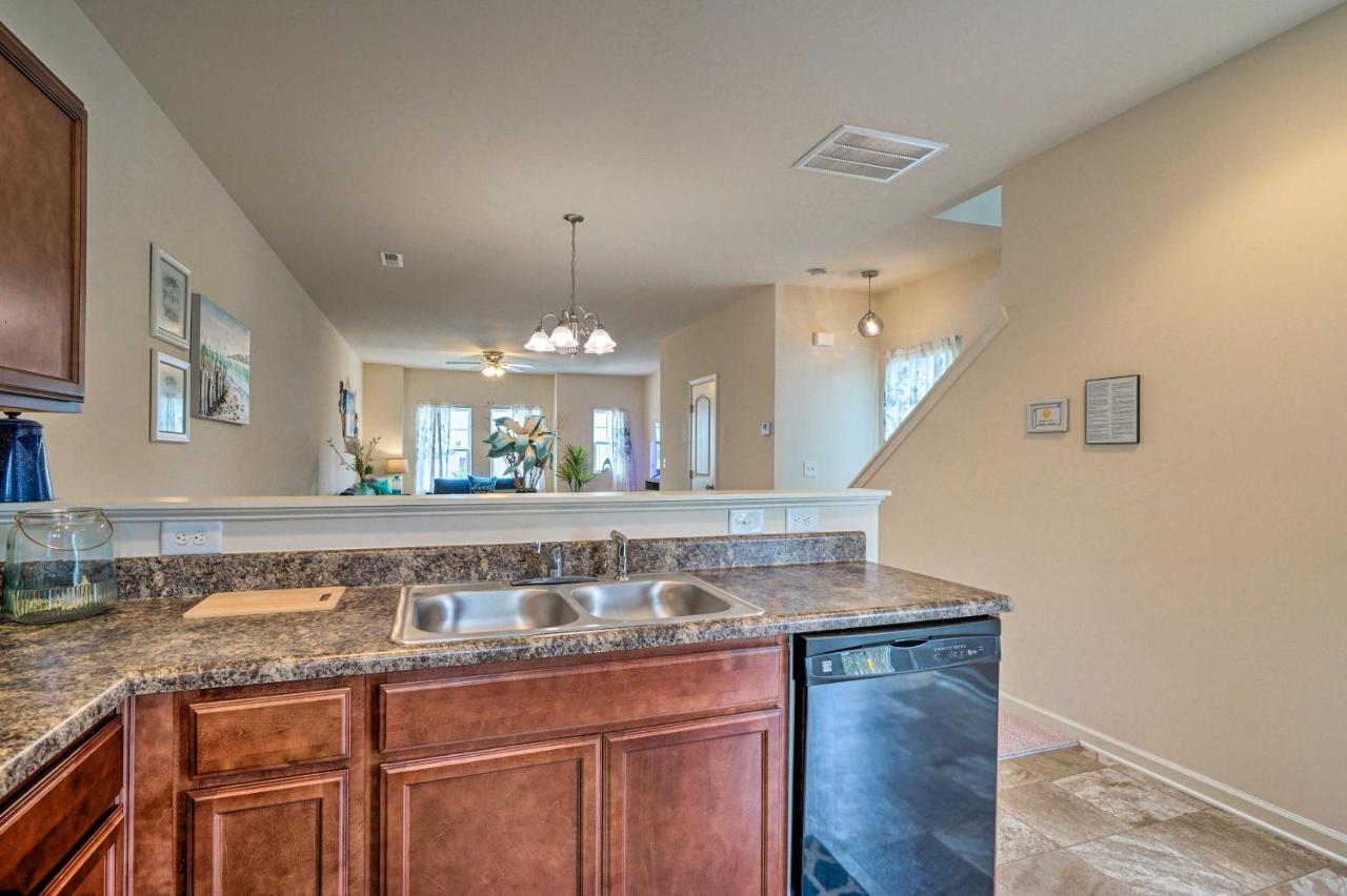Modern Coastal Condo With Patio 1 Mi To Beaches! Carolina Beach Exterior photo