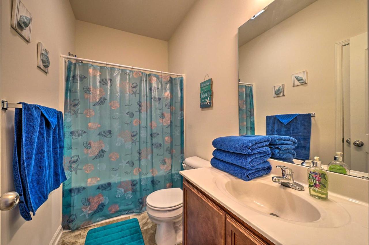 Modern Coastal Condo With Patio 1 Mi To Beaches! Carolina Beach Exterior photo