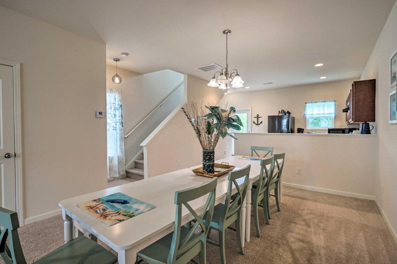Modern Coastal Condo With Patio 1 Mi To Beaches! Carolina Beach Exterior photo