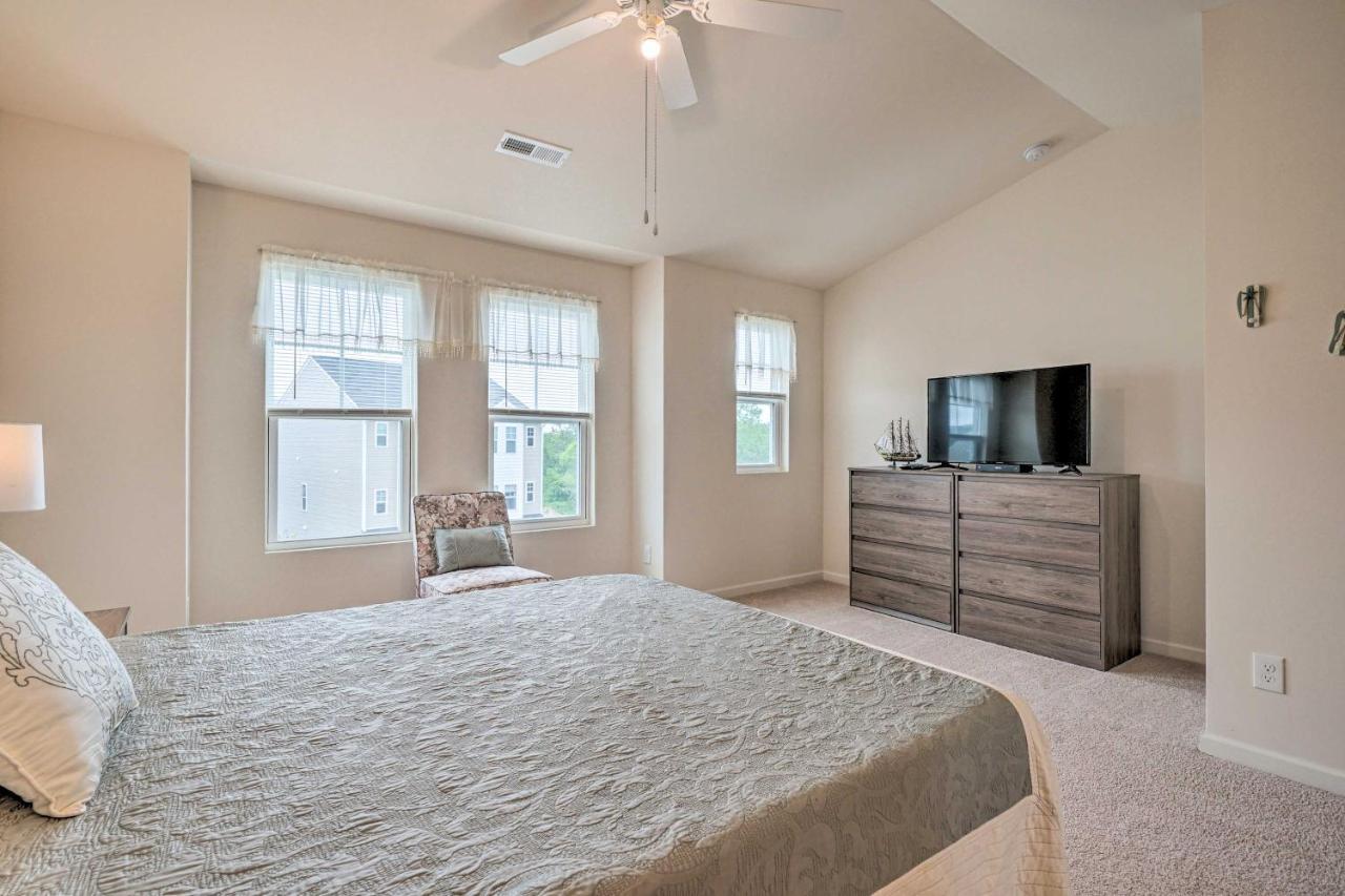 Modern Coastal Condo With Patio 1 Mi To Beaches! Carolina Beach Exterior photo