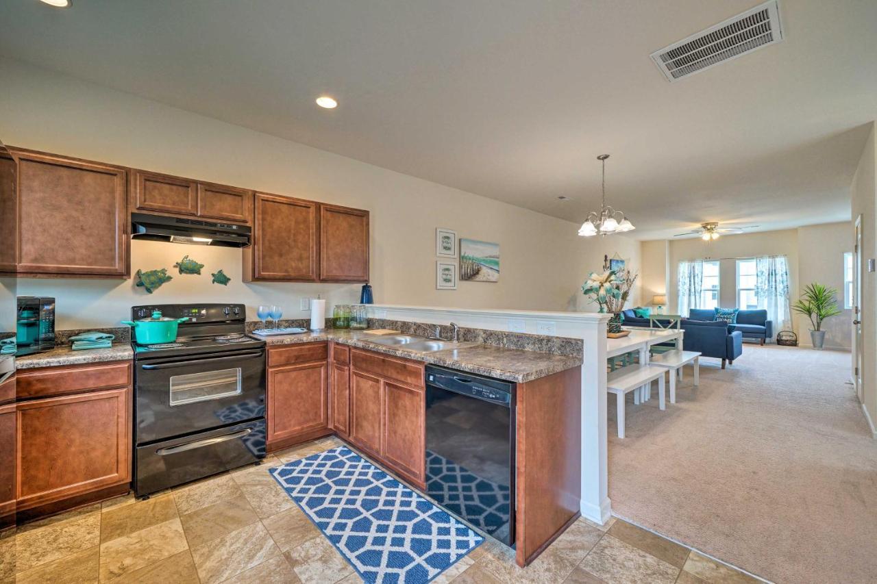 Modern Coastal Condo With Patio 1 Mi To Beaches! Carolina Beach Exterior photo