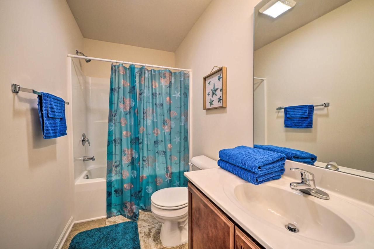Modern Coastal Condo With Patio 1 Mi To Beaches! Carolina Beach Exterior photo